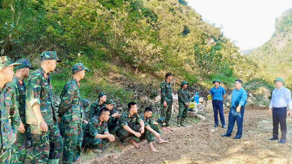 LÃNH ĐẠO XÃ NHẤT HÒA THĂM VÀ ĐỘNG VIÊN CÁC CÁN BỘ CHIẾN SĨ TRUNG ĐOÀN 123