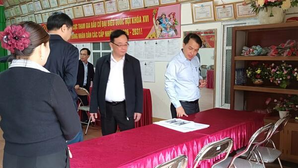 TỔ CÔNG TÁC SỐ 03 CỦA TỈNH KIỂM TRA CÔNG TÁC   CHUẨN BỊ BẦU CỬ TẠI XÃ NHẤT HÒA