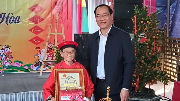 LÃNH ĐẠO TỈNH THĂM, CHÚC THỌ NGƯỜI CAO TUỔI TẠI XÃ NHẤT HÒA