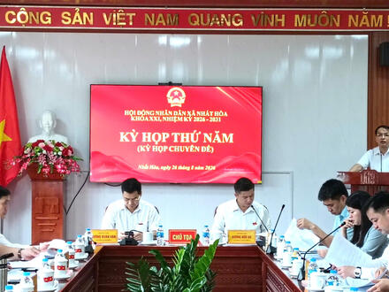 Kinh tế - Chính trị