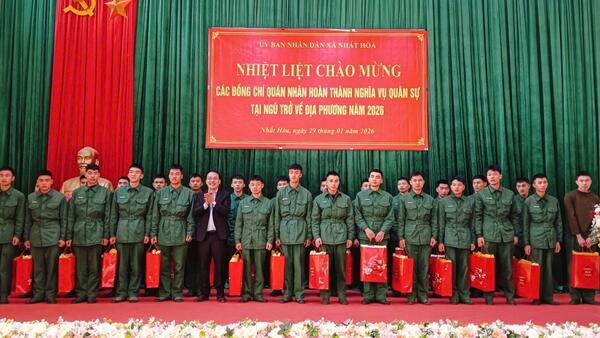 XÃ NHẤT HÒA ẤM ÁP TỔ CHỨC LỄ ĐÓN NHÂN 27 QUÂN NHÂN XUẤT NGŨ TRỞ VỀ ĐỊA PHƯƠNG NĂM 2026