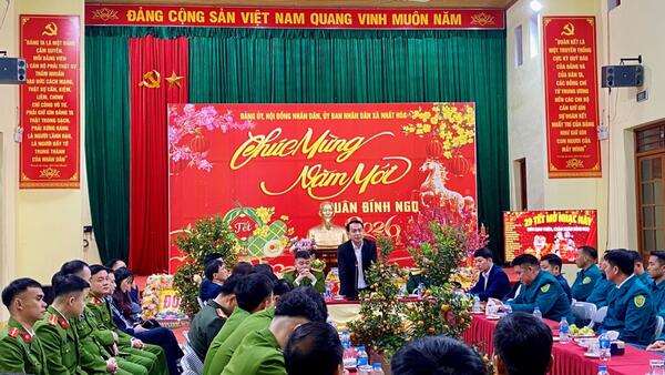 Lãnh đạo xã Nhất Hòa thăm, động viên các đơn vị làm nhiệm vụ dịp Tết Nguyên đán